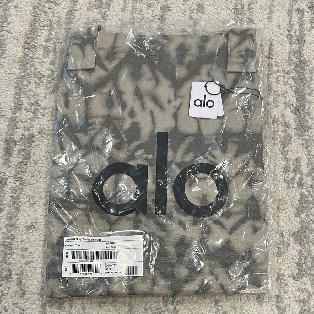 NWT Alo Yoga Iconic Tote Bag